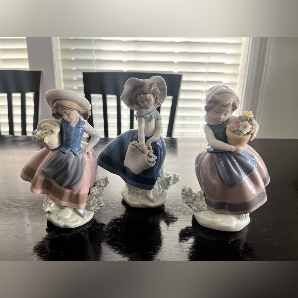 Lladro made in Spain porcelain figurines lot of 3 new girls with flowers